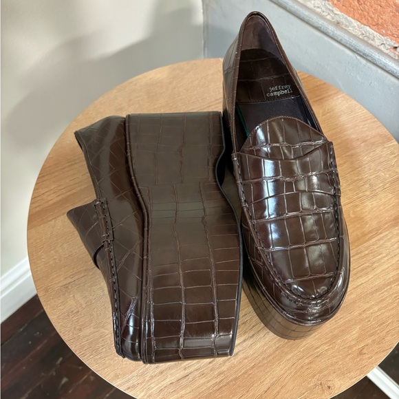 Women's Soaring Croc Embossed Platform Loafers - Picture 2 of 5